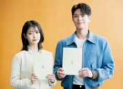 IU Anggap Aneh Artis yang Tidak Ingin Main Film dengan Park Bo Gum